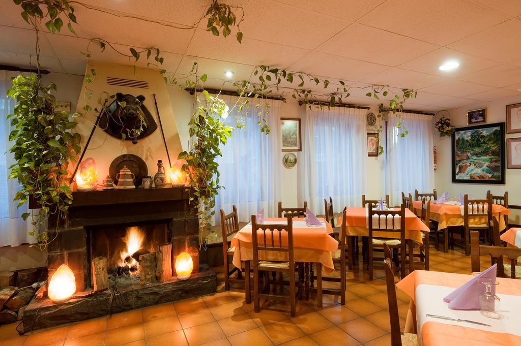 Hotel Castillo D'Acher Siresa Екстериор снимка